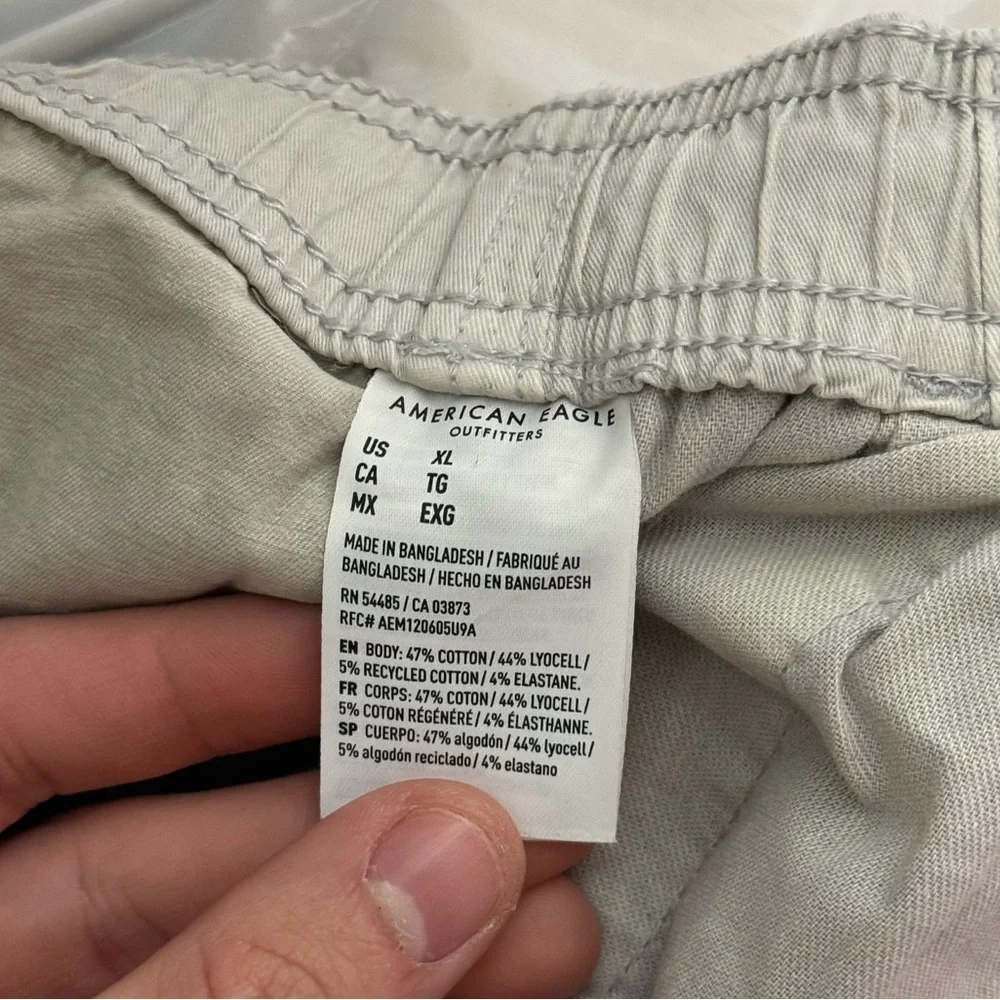 American Eagle 5.5” Lived-In Trekker Short White FLEX Size XL NWT Cargo